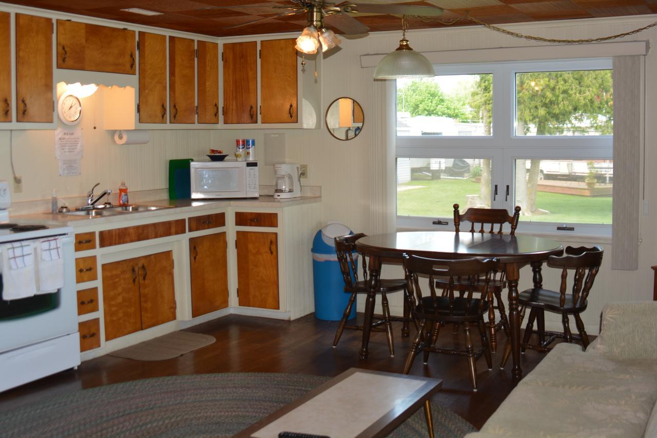 Hôtel Whalens Grindstone Shores Inc. à Frankenmuth Extérieur photo
